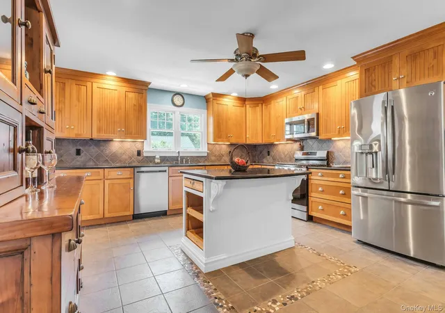 Photo 5 of Single family home for sale at 29 Timber Rd, Glen Cove, NY 11542 | MLS# 1030030 | Listing updated on 2026-09-04