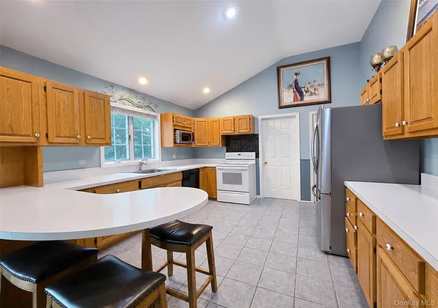 Photo 4 of Sale Pending at 1765 Delmar Dr, Southold, NY 11948 | MLS# 1030041 | Listing updated on 2026-08-19