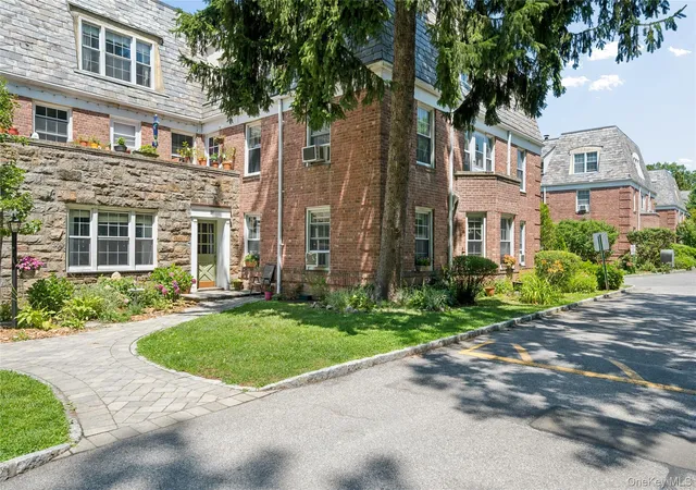 Photo 3 of Sale Pending at 84 Pinewood Rd #1F, Greenburgh, NY 10530 | MLS# 1030068 | Listing updated on 2026-08-25