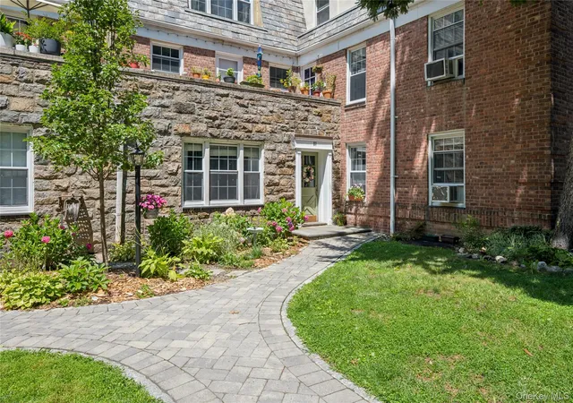 Photo 4 of Sale Pending at 84 Pinewood Rd #1F, Greenburgh, NY 10530 | MLS# 1030068 | Listing updated on 2026-08-25