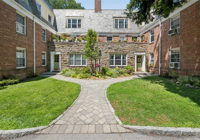 Photo 5 of Sale Pending at 84 Pinewood Rd #1F, Greenburgh, NY 10530 | MLS# 1030068 | Listing updated on 2026-08-25