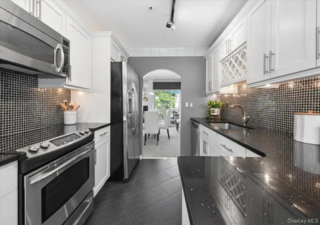 Photo 4 of Condo for sale at 37 Clarewood Dr, Greenburgh, NY 10706 | MLS# 1030119 | Listing updated on 2026-09-17