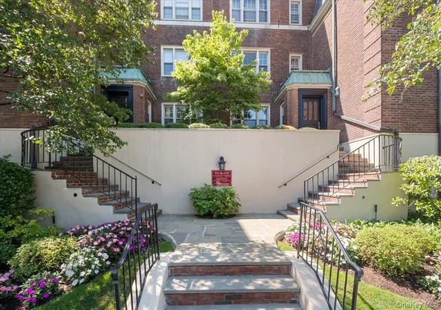 2nd image of 7 Chateaux Cir #7F, Scarsdale, NY 10583 | MLS# 1030146