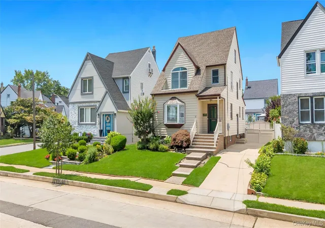 2nd image of 232 Locust St, Valley Stream, NY 11581 | MLS# 1030153