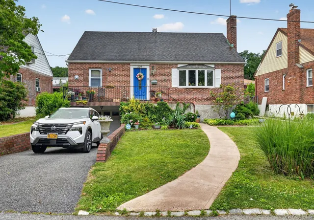 Photo 1 of Single family home for sale at 207 Clunie Ave, Yonkers, NY 10703 | MLS# 1030160 | Listing updated on 2026-10-03