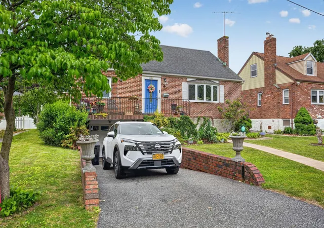 2nd image of 207 Clunie Ave, Yonkers, NY 10703 | MLS# 1030160