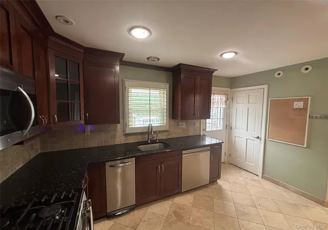 Photo 4 of Sale Pending at 210 Glen Ave, Rye Town, NY 10573 | MLS# 1030172 | Listing updated on 2026-09-01