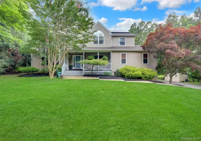 Photo 2 of Single family home for sale at 4 Apple Ln, Riverhead, NY 11792 | MLS# 1030183 | Listing updated on 2026-09-20