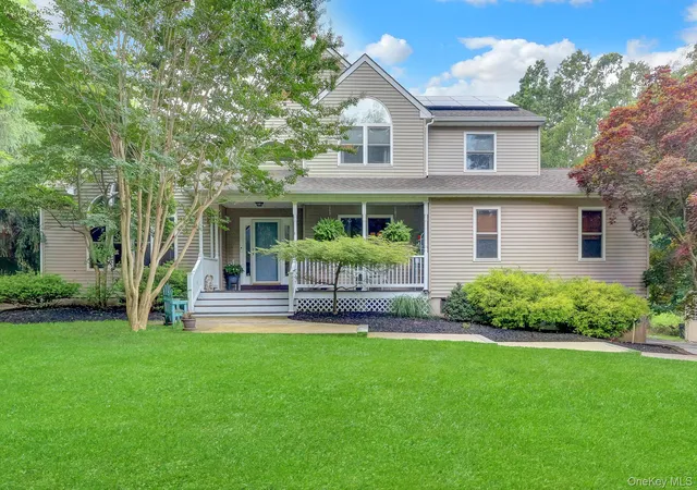 Photo 3 of Single family home for sale at 4 Apple Ln, Riverhead, NY 11792 | MLS# 1030183 | Listing updated on 2026-09-20