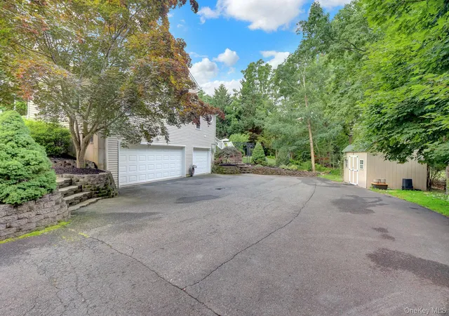 Photo 4 of Single family home for sale at 4 Apple Ln, Riverhead, NY 11792 | MLS# 1030183 | Listing updated on 2026-09-20