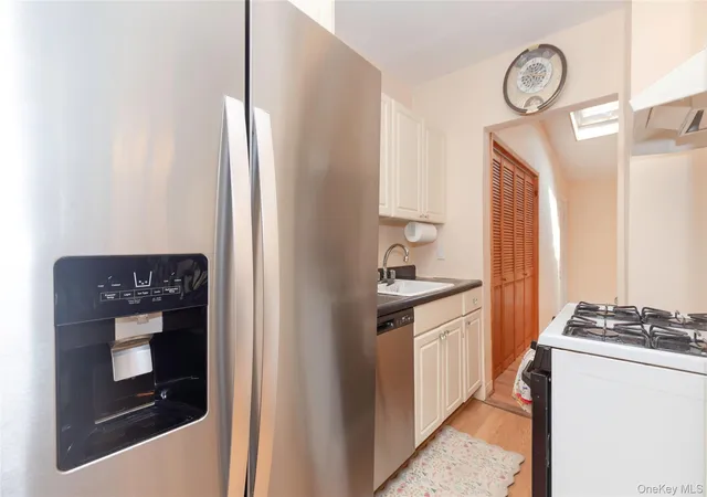 Photo 3 of Single family home for sale at 2036 Hobart Ave, New York, NY 10461 | MLS# 1030200 | Listing updated on 2026-09-25