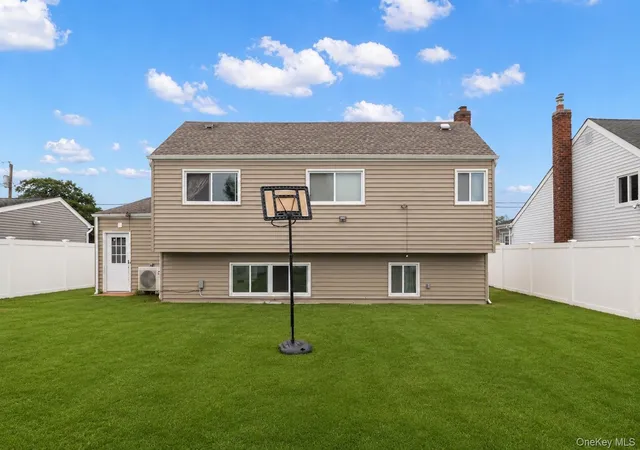 Photo 3 of Sale Pending at 92 W 21st Street, Babylon, NY 11729 | MLS# 1030214 | Listing updated on 2026-09-12