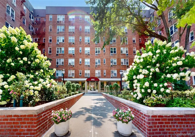 Photo 1 of Sale Pending at 1 Sadore Ln #3X, Yonkers, NY 10710 | MLS# 1030216 | Listing updated on 2026-10-01