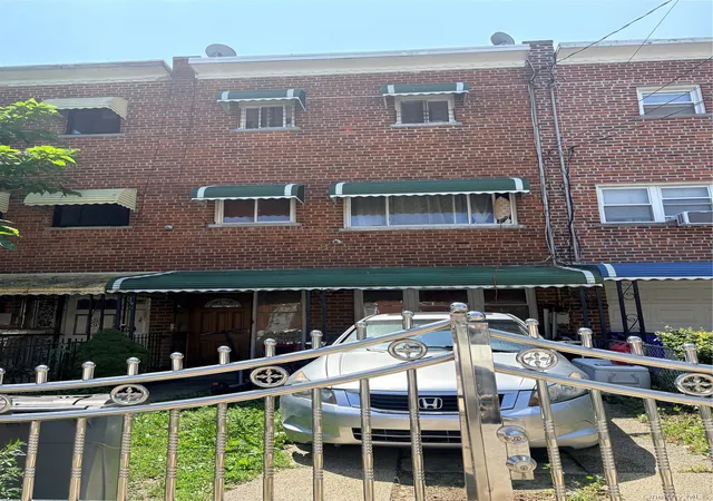 Photo 1 of Single family home for sale at 445 Effingham Ave, Bronx, NY 10473 | MLS# 1030217 | Listing updated on 2026-09-17