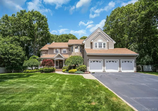 Photo 1 of Sale Pending at 7 Dorm Ct, Brookhaven, NY 11733 | MLS# 1030274 | Listing updated on 2026-08-29