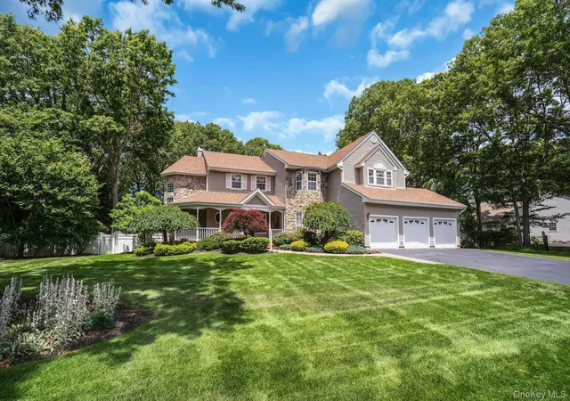 Photo 2 of Sale Pending at 7 Dorm Ct, Brookhaven, NY 11733 | MLS# 1030274 | Listing updated on 2026-08-29