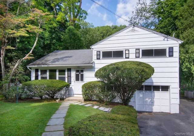 Photo 2 of Single family home for sale at 582 Washington Ave, Mount Pleasant, NY 10570 | MLS# 1030292 | Listing updated on 2026-09-17