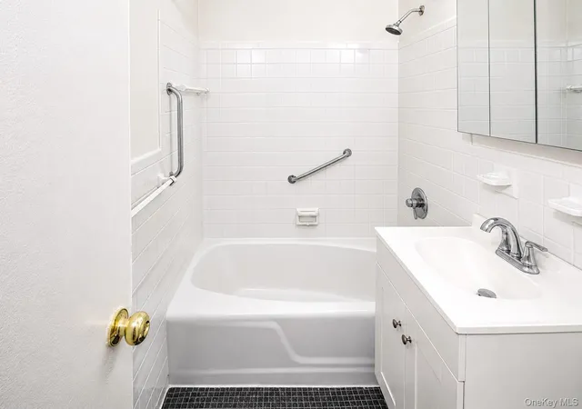 2nd image of 636 N Ter Ave, Mount Vernon, NY 10552