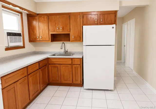 4th image of 29 Julian Pl, Hempstead, NY 11558 | MLS# 1030316