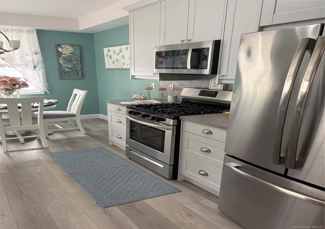 Listing Photo 4 - Condo for sale in building located at 250 Sand Hls Ln, Brookhaven, NY 11763