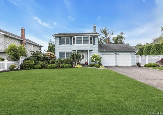 Photo 1 of Sale Pending at 100 Middlesex Ave, Islip, NY 11769 | MLS# 1030335 | Listing updated on 2026-09-03