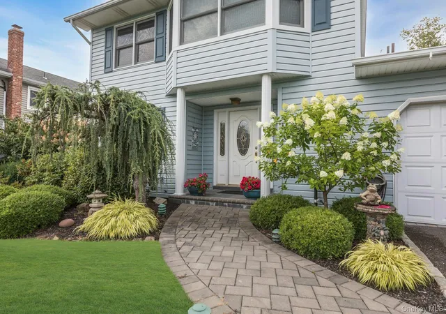 Photo 3 of Sale Pending at 100 Middlesex Ave, Islip, NY 11769 | MLS# 1030335 | Listing updated on 2026-09-03
