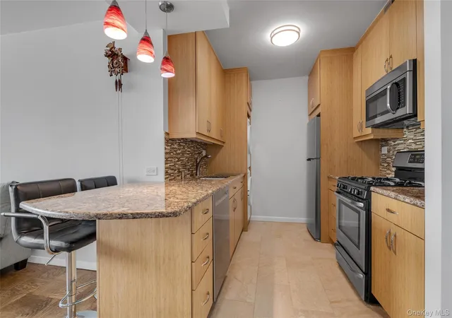 Photo 4 of Sale Pending at 271-10 Grand Central Pkwy #9F, New York, NY 11005 | MLS# 1030352 | Listing updated on 2026-08-27