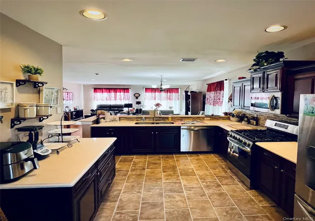 Photo 3 of Condo for sale at 149 Windward Ct S, Brookhaven, NY 11777 | MLS# 1030359 | Listing updated on 2026-10-07