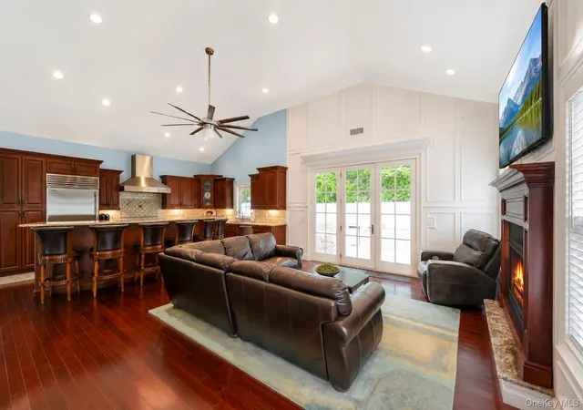 Photo 3 of Single family home for sale at 2553 Motor Pkwy, Islip, NY 11779 | MLS# 1030366 | Listing updated on 2026-08-30