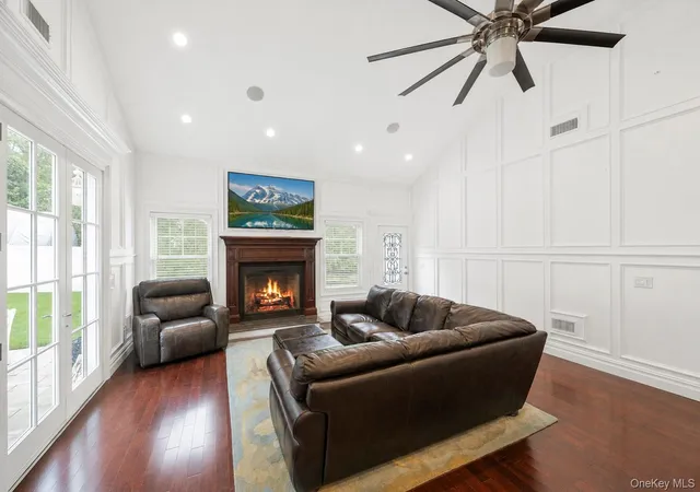 Photo 4 of Single family home for sale at 2553 Motor Pkwy, Islip, NY 11779 | MLS# 1030366 | Listing updated on 2026-08-30