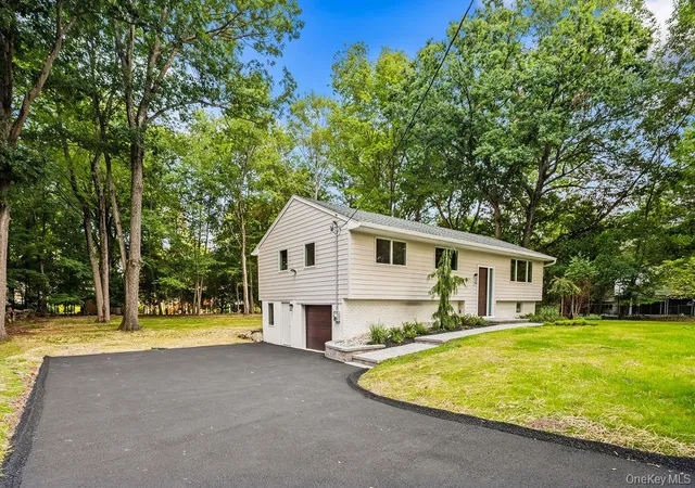 Photo 3 of Single family home for sale at 142 N Little Tor Rd, Clarkstown, NY 10956 | MLS# 1030368 | Listing updated on 2026-08-06