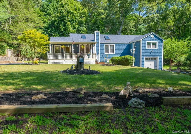 Photo 2 of Sale Pending at 5 Cedar Grv Ter, Brookhaven, NY 11953 | MLS# 1030369 | Listing updated on 2026-08-14
