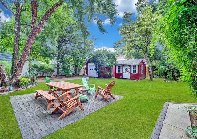 Photo 3 of Single family home for sale at 709 Clinton St, Hempstead, NY 11710 | MLS# 1030378 | Listing updated on 2026-08-18