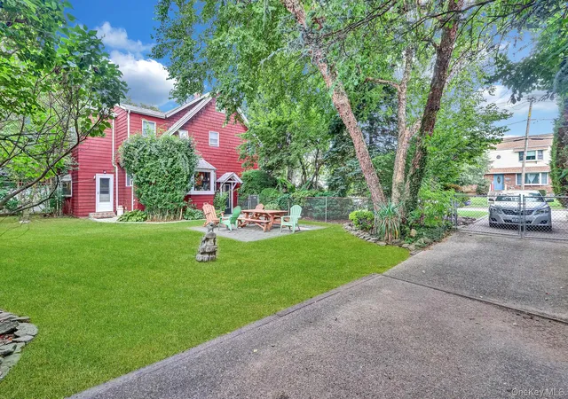Photo 4 of Single family home for sale at 709 Clinton St, Hempstead, NY 11710 | MLS# 1030378 | Listing updated on 2026-08-18