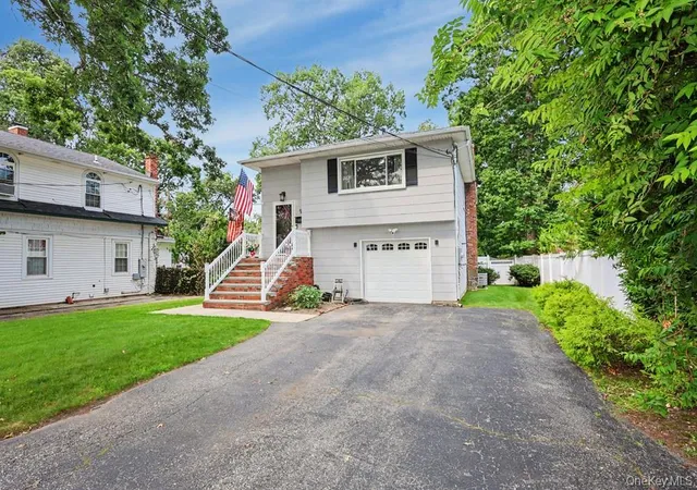 Photo 2 of Single family home for sale at 555 N Windsor Ave, Islip, NY 11718 | MLS# 1030408 | Listing updated on 2026-10-01