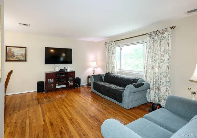 Photo 3 of Single family home for sale at 555 N Windsor Ave, Islip, NY 11718 | MLS# 1030408 | Listing updated on 2026-10-01