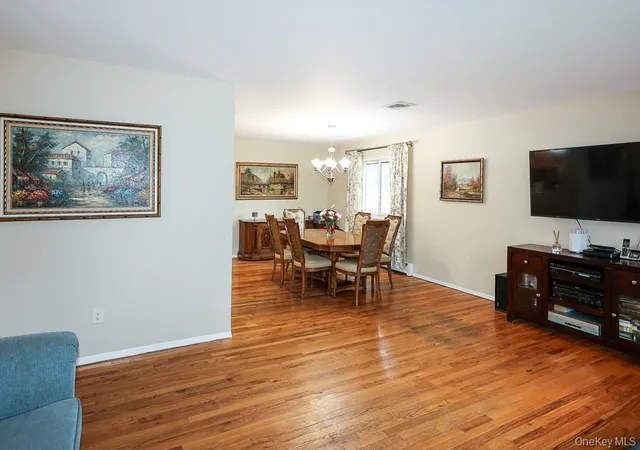 Photo 4 of Single family home for sale at 555 N Windsor Ave, Islip, NY 11718 | MLS# 1030408 | Listing updated on 2026-10-01
