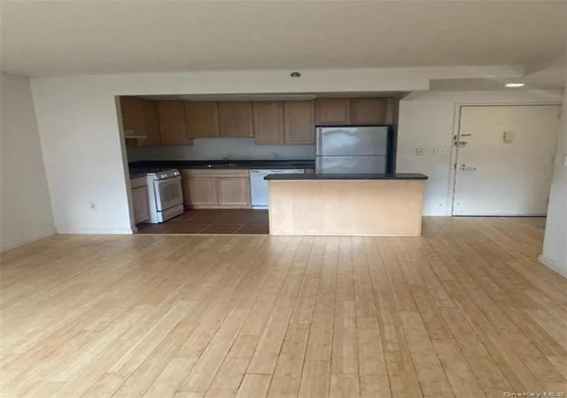 Photo 4 of Condo for sale at 837 Washington Ave #4A, Bronx, NY 10451 | MLS# 1030412 | Listing updated on 2026-07-25