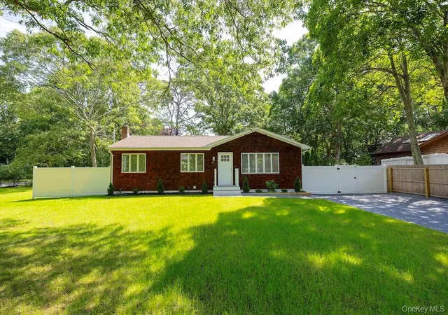 Photo 1 of Single family home for sale at 18 Easterly Rd, Southampton, NY 11946 | MLS# 1030424 | Listing updated on 2026-10-01