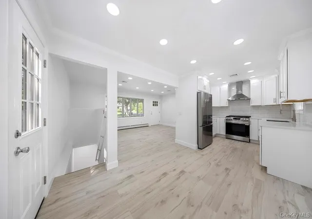 Photo 3 of Single family home for sale at 18 Easterly Rd, Southampton, NY 11946 | MLS# 1030424 | Listing updated on 2026-10-01