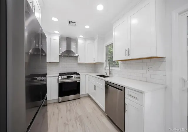 Photo 3 of Single family home for sale at 18 Easterly Rd, Southampton, NY 11946 | MLS# 1030424 | Listing updated on 2026-10-01