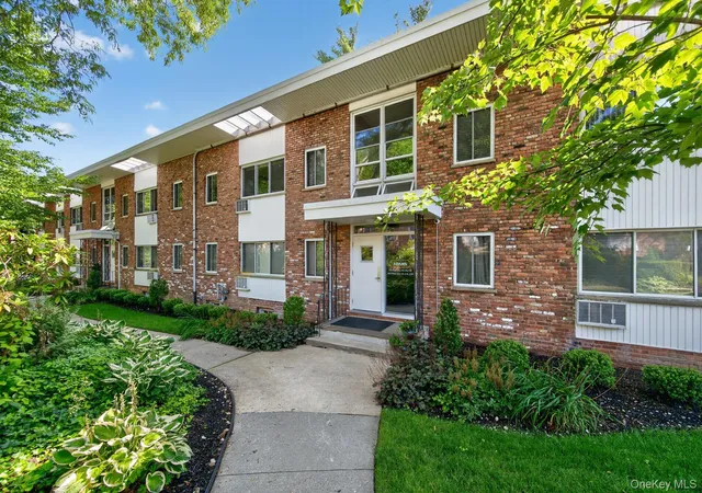 Photo 1 of Sale Pending at 200 Lexington #1F, Oyster Bay, NY 11771 | MLS# 1030473 | Listing updated on 2026-08-24