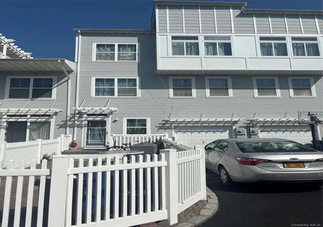 Photo 3 of House for sale at 165 Commodore Cir W, New York, NY 11692 | MLS# 1030502 | Listing updated on 2026-10-20