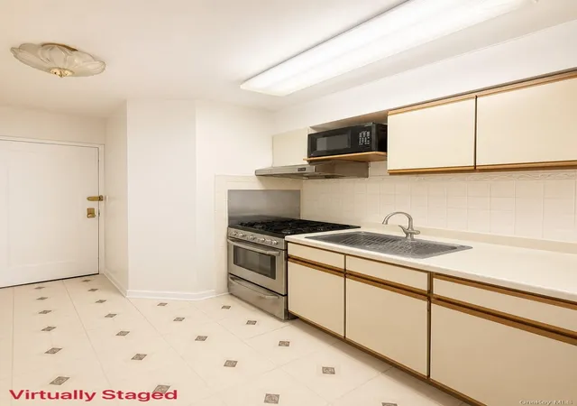 Listing Photo 4 - Condo for sale in building located at 14435 Sanford Ave, New York, NY 11355 - Unit #1
