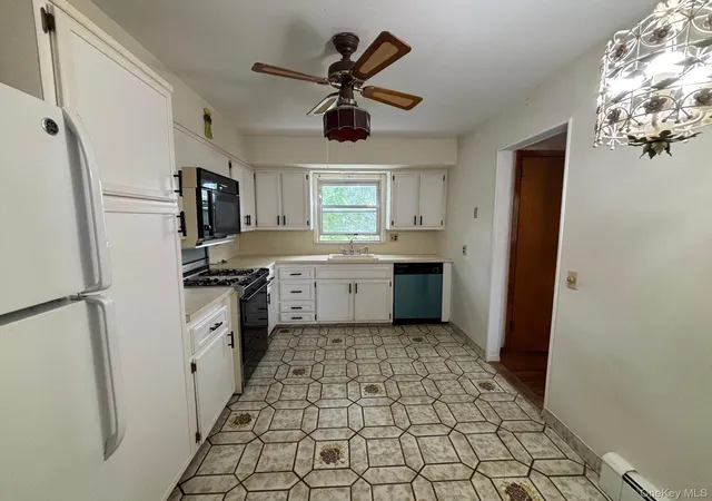 Photo 3 of Sale Pending at 198 Cardean Pl, Orangetown, NY 10965 | MLS# 1030516 | Listing updated on 2026-09-03