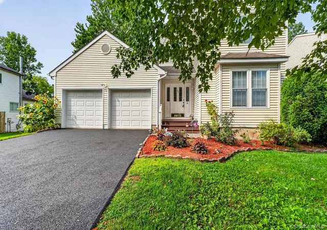 Photo 2 of Single family home for sale at 62 Meadowbrook Ct, Patterson, NY 12563 | MLS# 1030520 | Listing updated on 2026-08-29