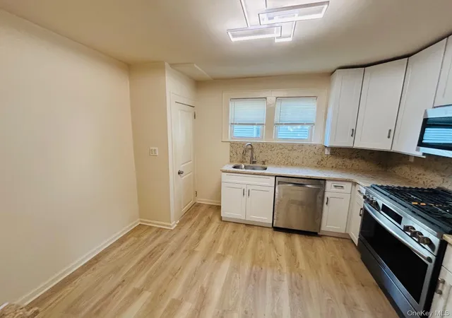 Photo 4 of Sale Pending at 29 Roosevelt St, Glen Cove, NY 11542 | MLS# 1030544 | Listing updated on 2026-09-04