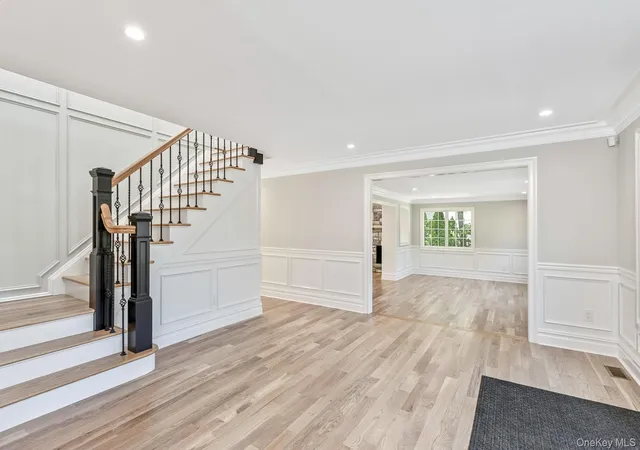 Photo 3 of Single family home for sale at 5 Hemingway Dr, Huntington, NY 11746 | MLS# 1030573 | Listing updated on 2026-10-08
