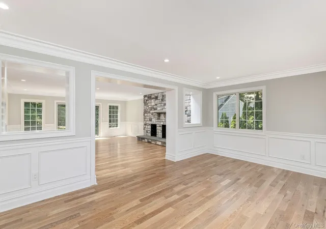 Photo 4 of Single family home for sale at 5 Hemingway Dr, Huntington, NY 11746 | MLS# 1030573 | Listing updated on 2026-10-08