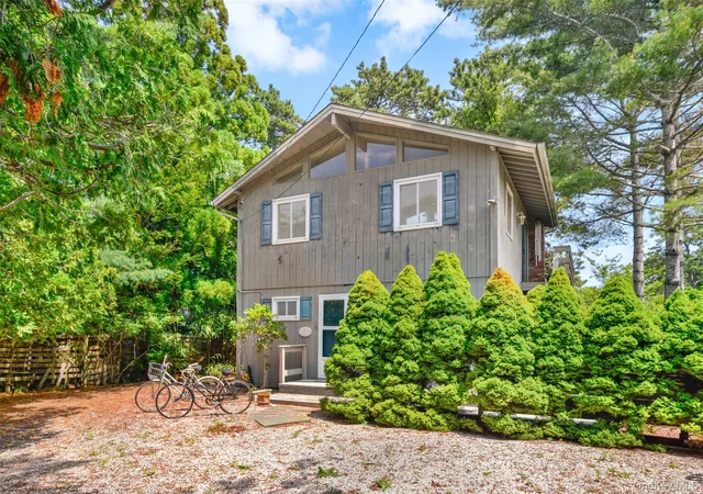 2nd image of 11 Devon Rd, East Hampton, NY 11930 | MLS# 1030583